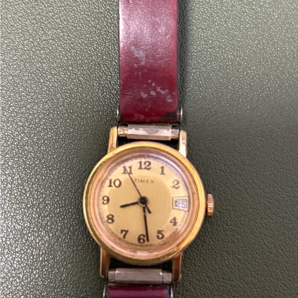 Vintage Manual Timex Gold Watch with Maroon Strap - Picture 1 of 3